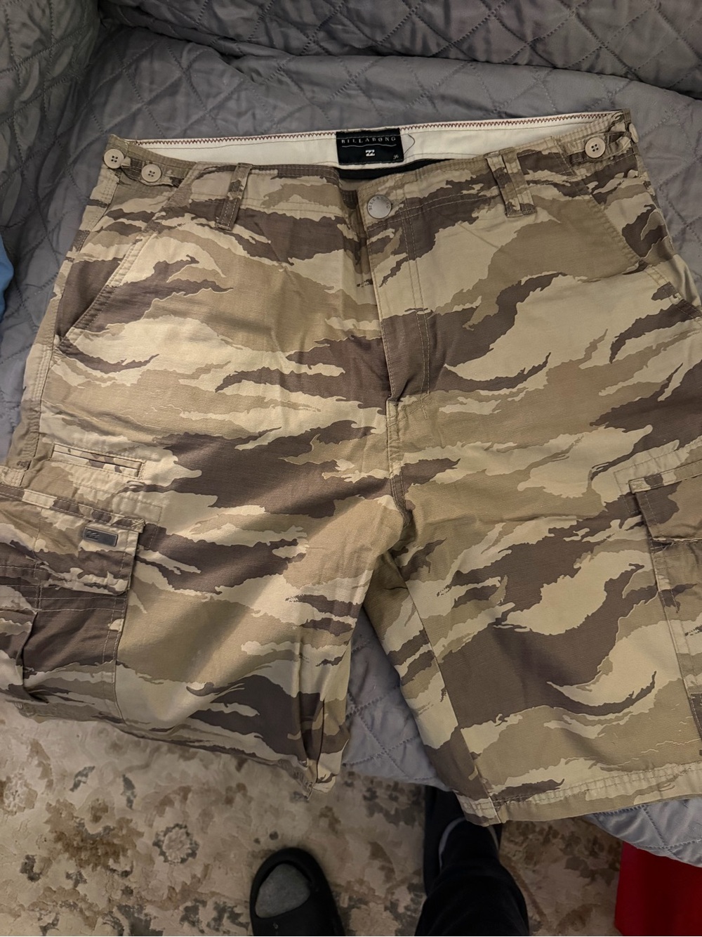 Men's Billabong Camo Cargo Shorts - Tan/Olive